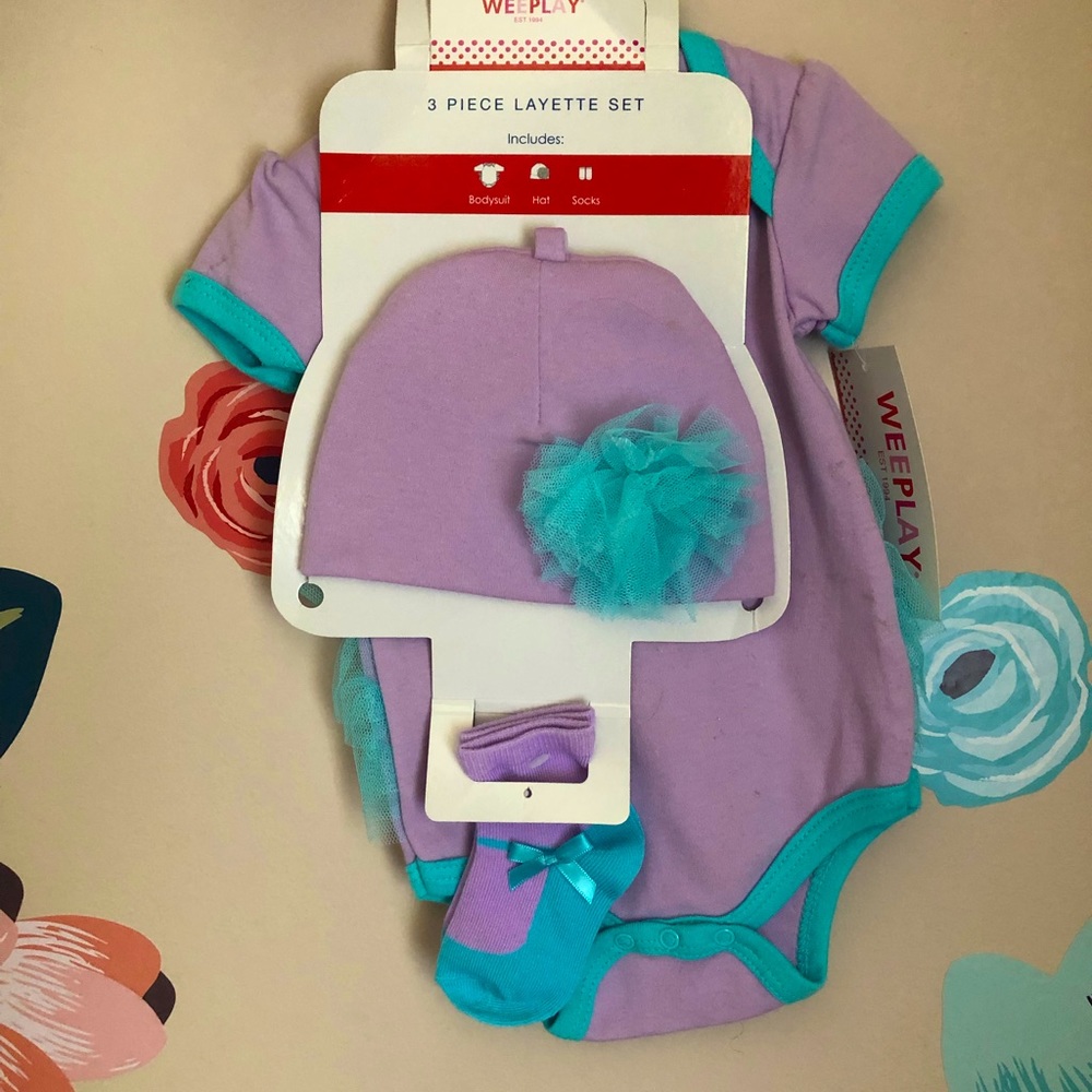 Baby girl 3-piece outfit size 6M